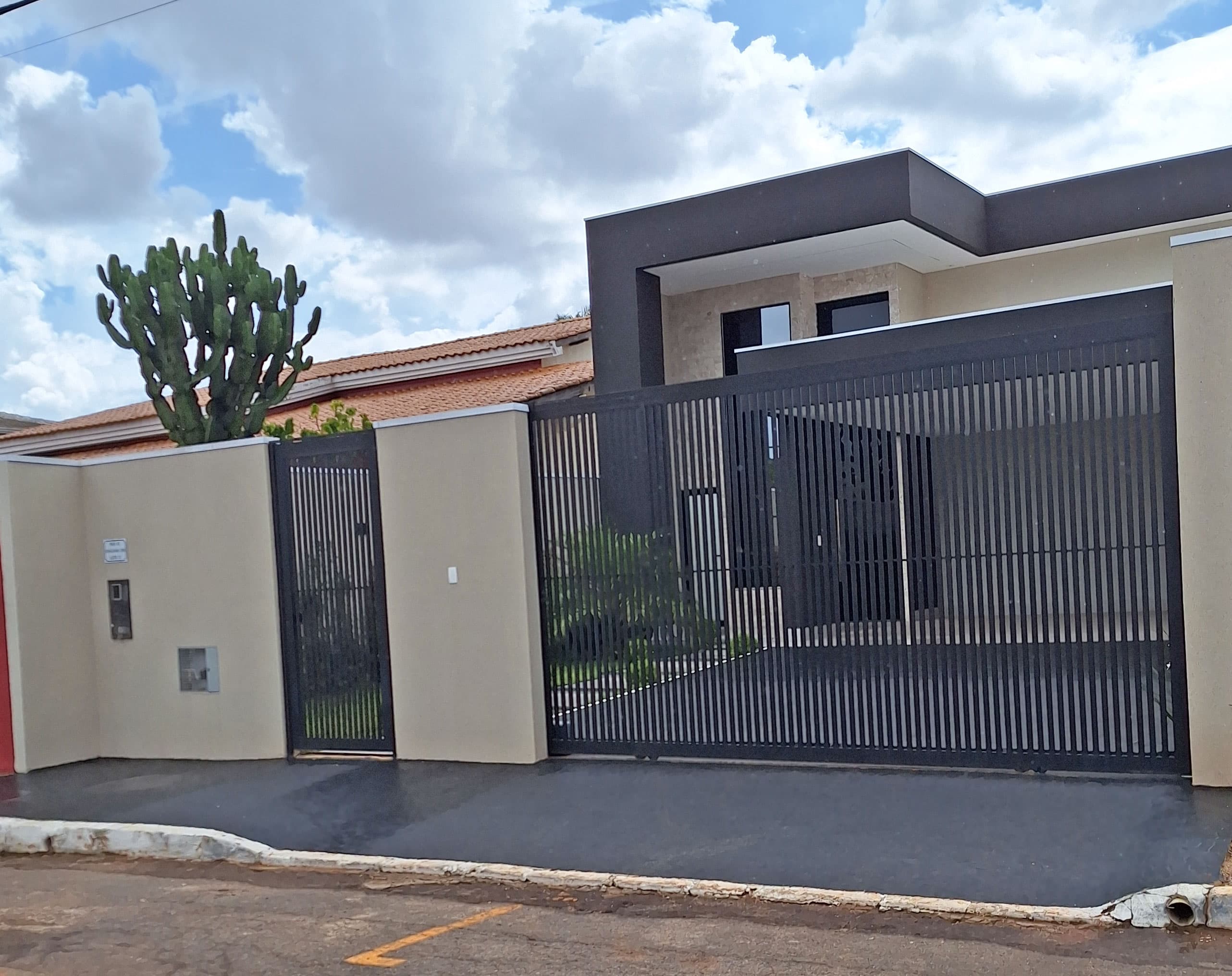 VENDE-SE Casa Alto Padrão - Rua 12 Vicente Pires-DF