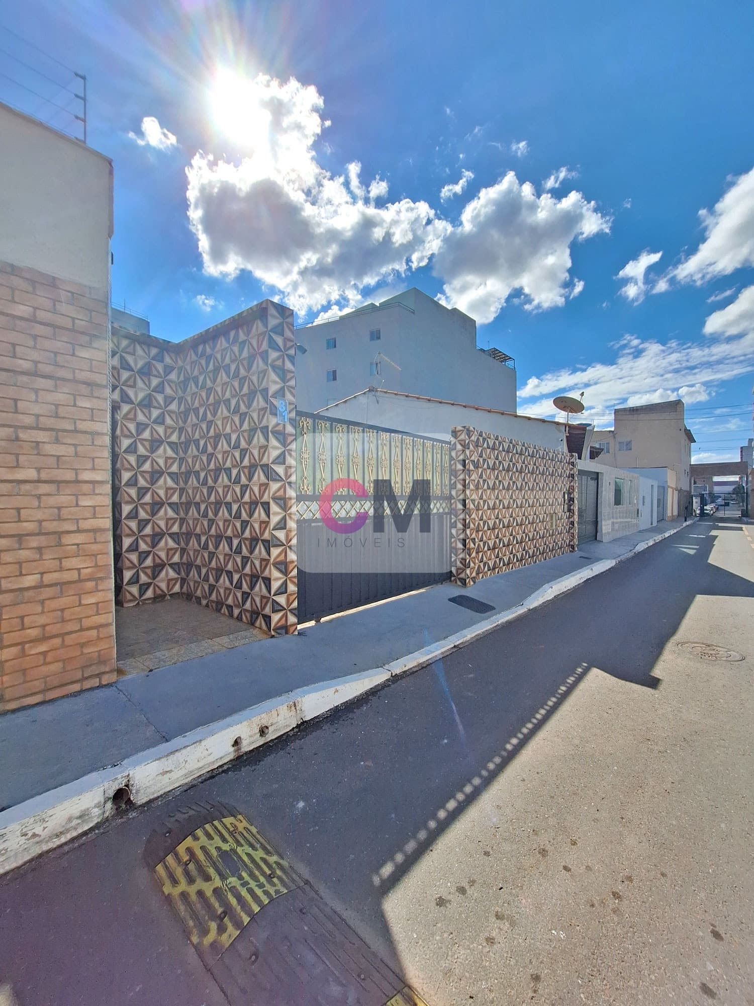 Vende-se! Casa com 1 Suíte em construção e com Edícula nos fundos.