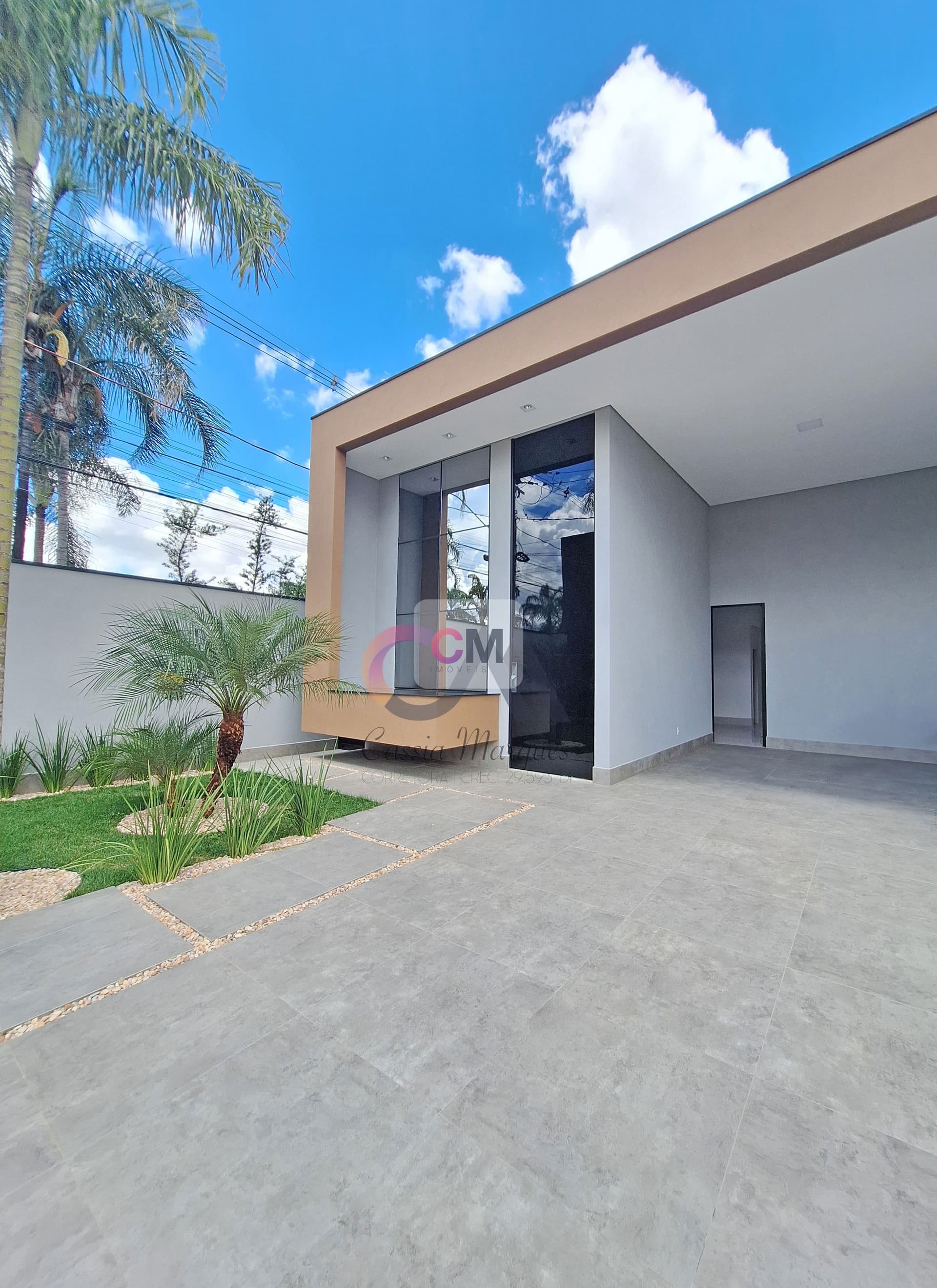 Vende-se! Casa nova, moderna, em estilo americano, alto padrão, Rua 10A 