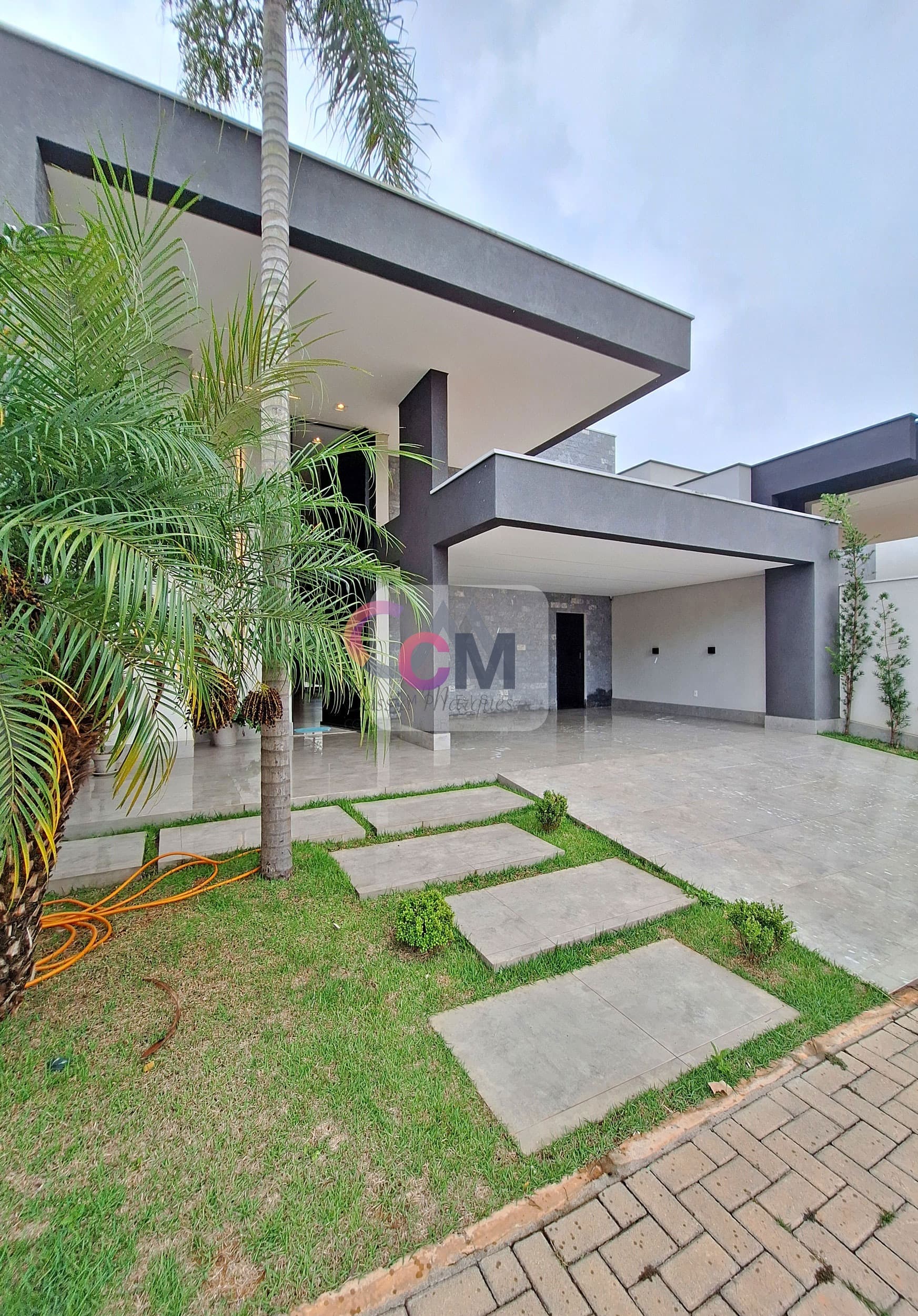 Casa moderna em estilo americano, alto padrão - PORTEIRA FECHADA